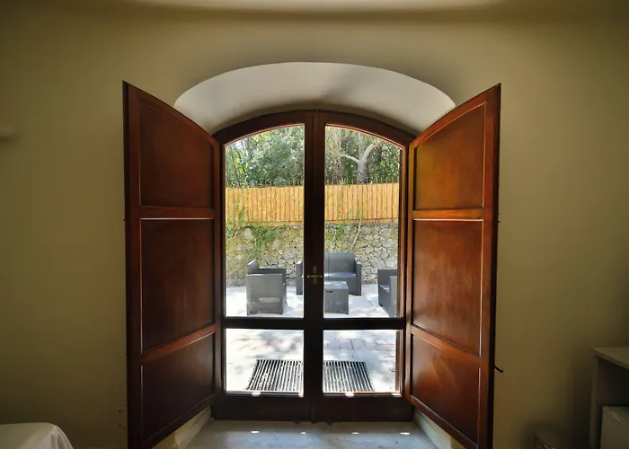 Casa de hóspedes Figaro - *