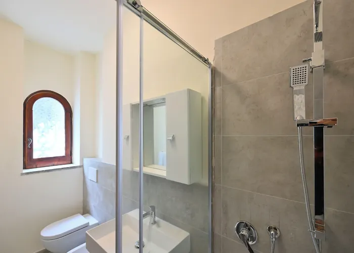 Casa de hóspedes Figaro - *